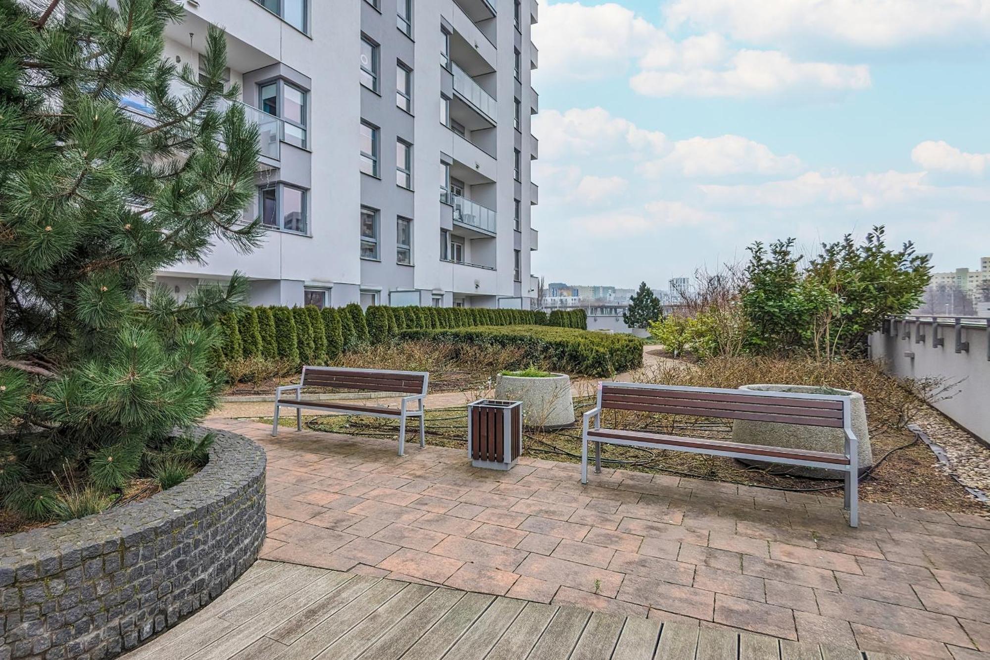 Pastel & Cozy With A Spacious Terrace In By Renters Apartament